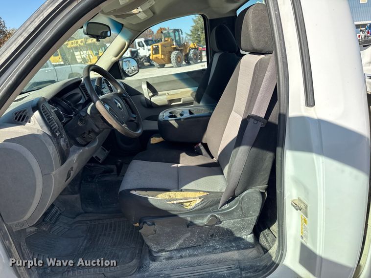 image for item EA2055 2009 Chevrolet Silverado 2500HD pickup truck