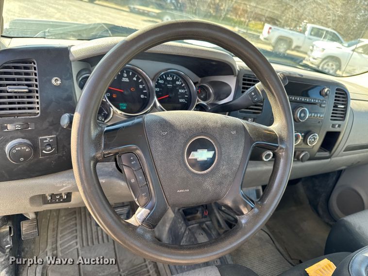 image for item EA2055 2009 Chevrolet Silverado 2500HD pickup truck