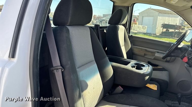 image for item EA2055 2009 Chevrolet Silverado 2500HD pickup truck