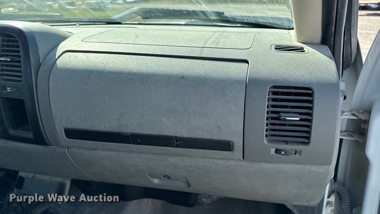 image for item EA2055 2009 Chevrolet Silverado 2500HD pickup truck