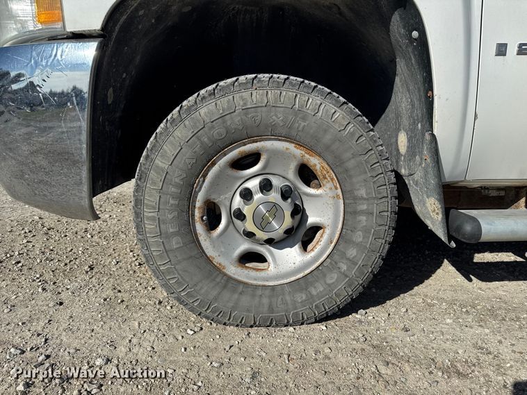 image for item EA2055 2009 Chevrolet Silverado 2500HD pickup truck