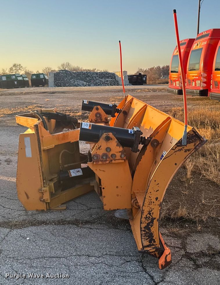 image for item EA2056 Henke REL 12 wheel loader snow plow