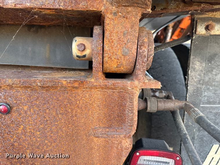 image for item EA2057 2014 Freightliner 108SD dump truck