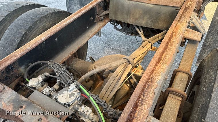 image for item EA2057 2014 Freightliner 108SD dump truck