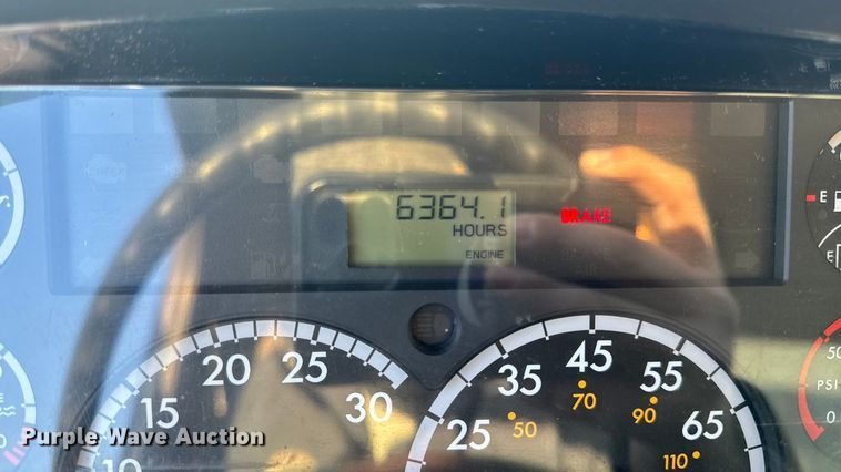 image for item EA2057 2014 Freightliner 108SD dump truck