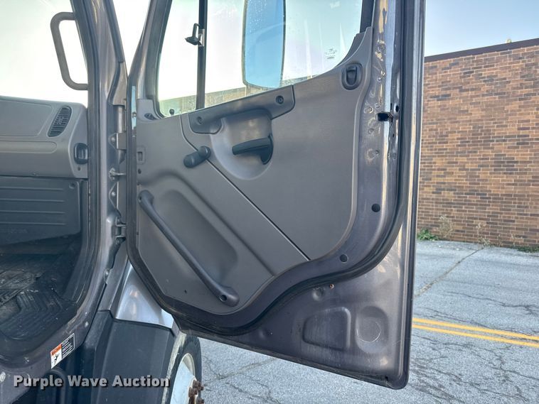 image for item EA2057 2014 Freightliner 108SD dump truck