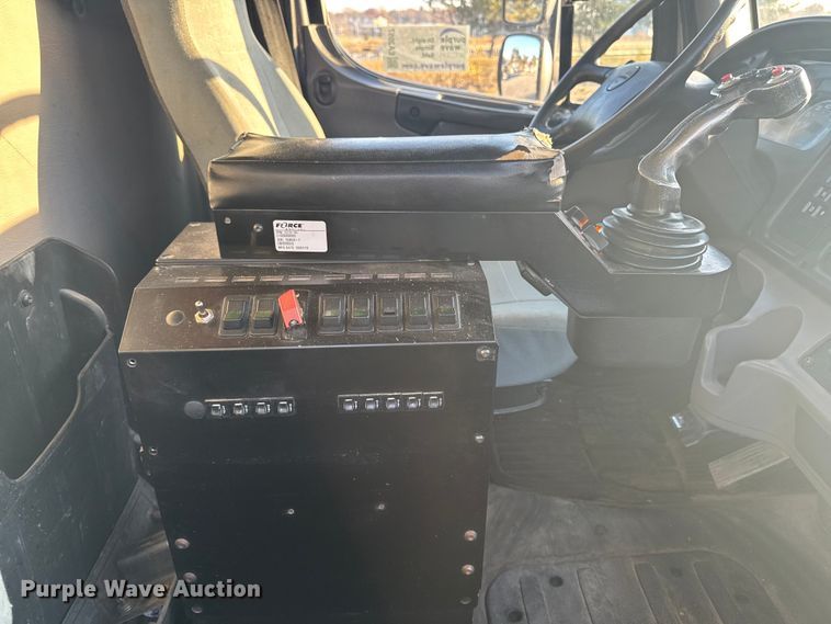 image for item EA2057 2014 Freightliner 108SD dump truck