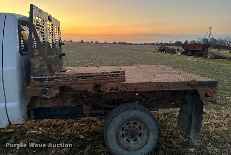 image for item EA2092 2000 Ford F350 Super Duty flatbed pickup truck
