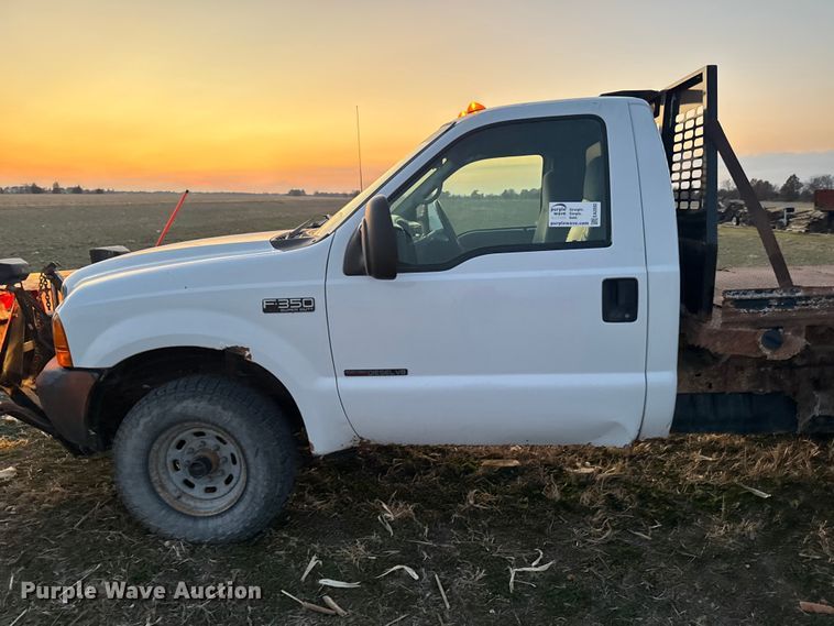 image for item EA2092 2000 Ford F350 Super Duty flatbed pickup truck