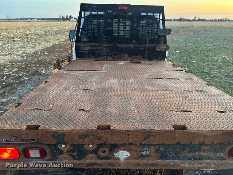 image for item EA2092 2000 Ford F350 Super Duty flatbed pickup truck