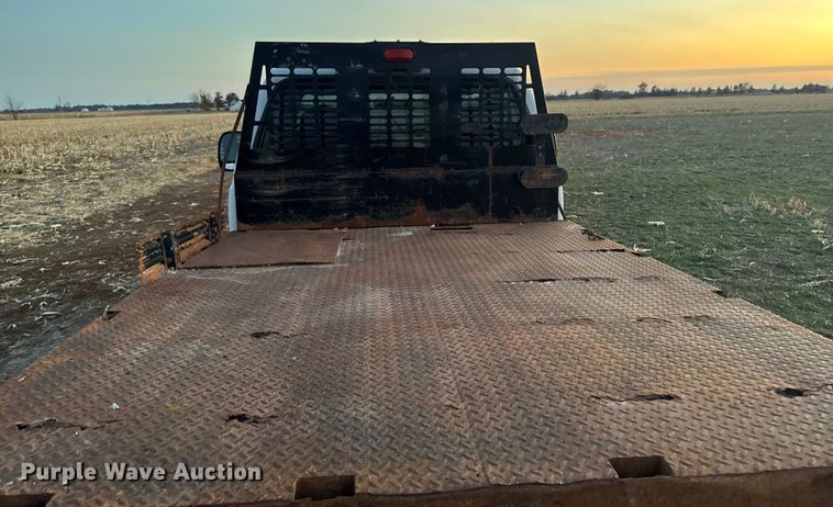 image for item EA2092 2000 Ford F350 Super Duty flatbed pickup truck