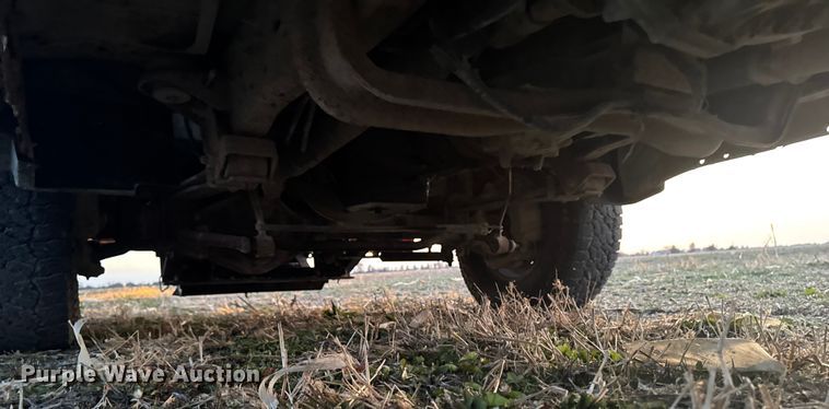 image for item EA2092 2000 Ford F350 Super Duty flatbed pickup truck