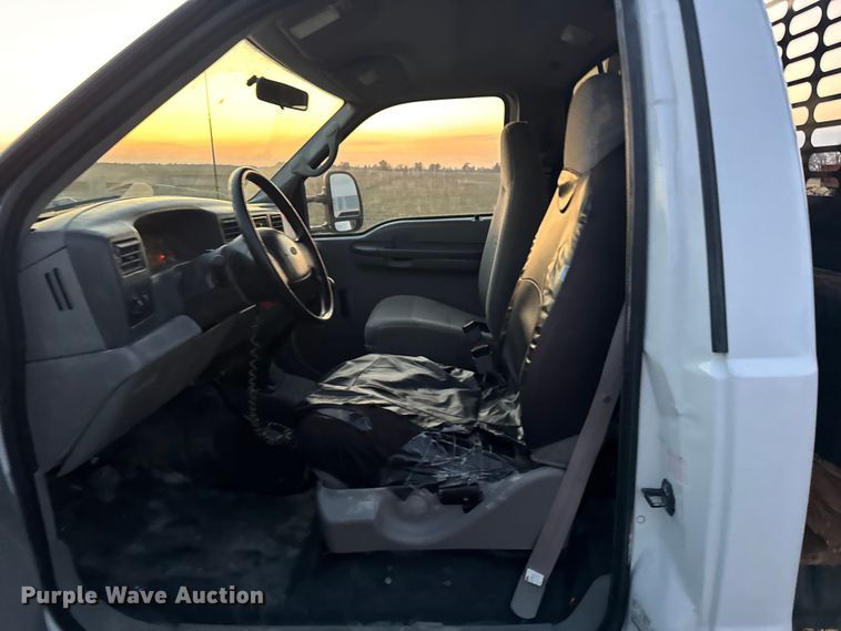 image for item EA2092 2000 Ford F350 Super Duty flatbed pickup truck