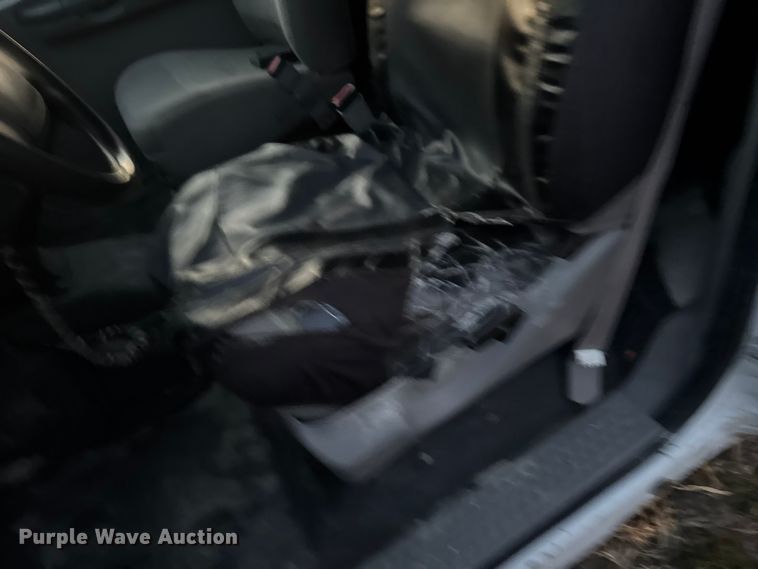 image for item EA2092 2000 Ford F350 Super Duty flatbed pickup truck