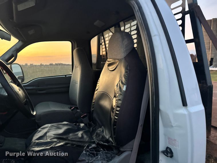 image for item EA2092 2000 Ford F350 Super Duty flatbed pickup truck