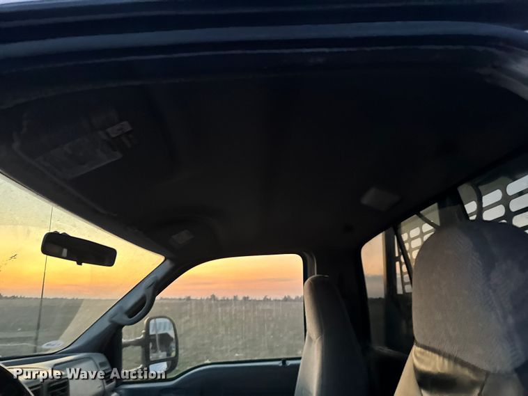 image for item EA2092 2000 Ford F350 Super Duty flatbed pickup truck