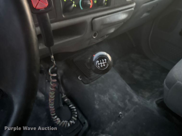 image for item EA2092 2000 Ford F350 Super Duty flatbed pickup truck