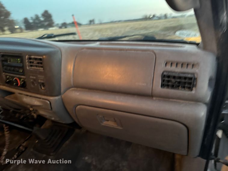 image for item EA2092 2000 Ford F350 Super Duty flatbed pickup truck