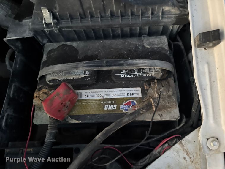 image for item EA2092 2000 Ford F350 Super Duty flatbed pickup truck