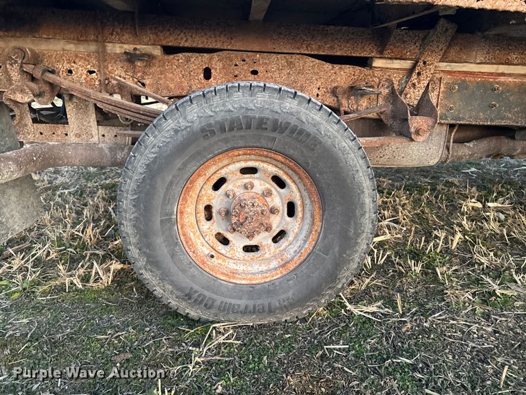 image for item EA2092 2000 Ford F350 Super Duty flatbed pickup truck