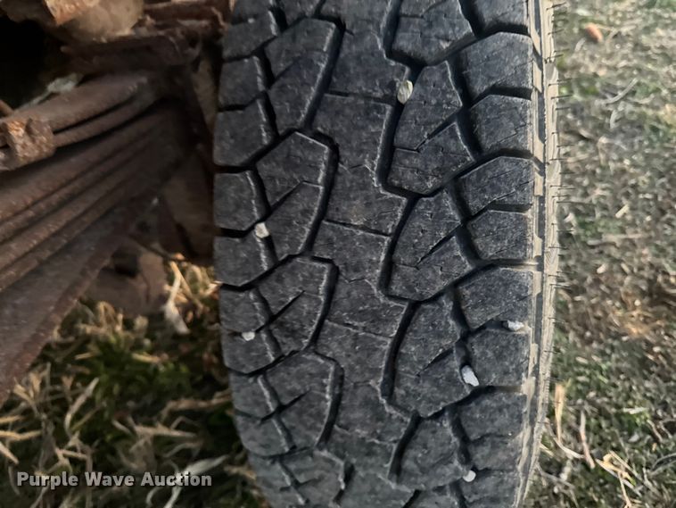 image for item EA2092 2000 Ford F350 Super Duty flatbed pickup truck