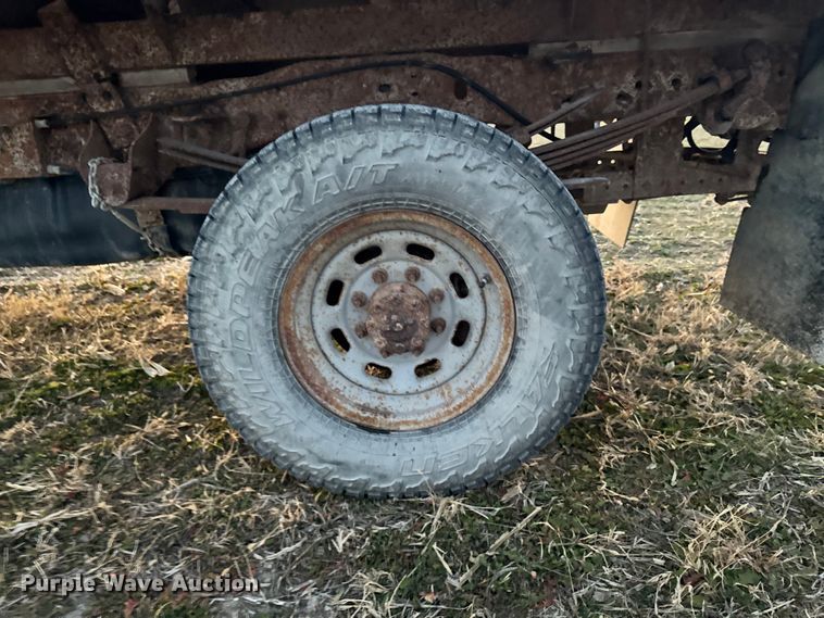 image for item EA2092 2000 Ford F350 Super Duty flatbed pickup truck