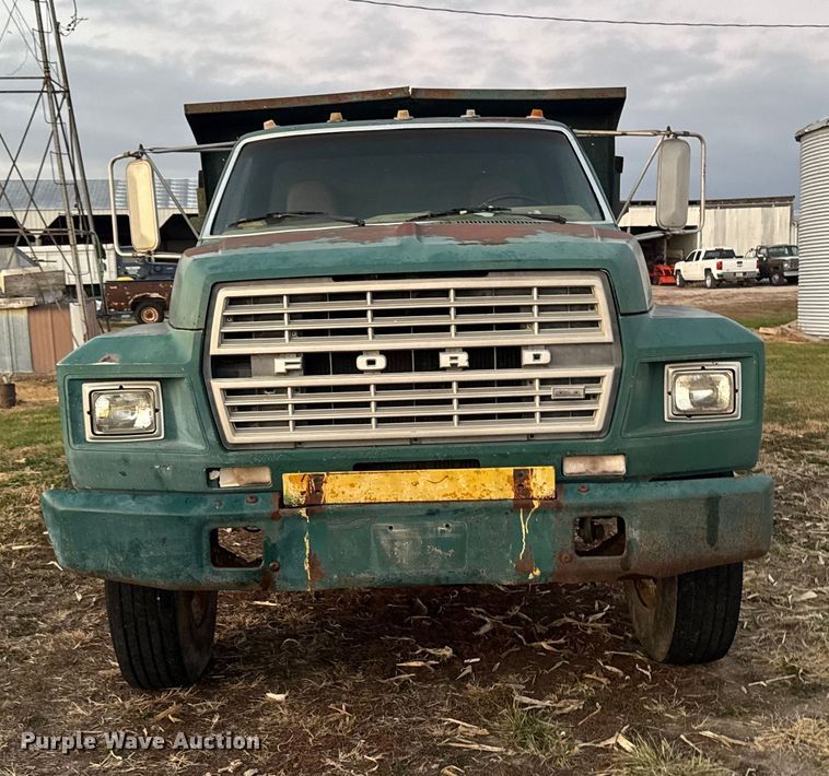 image for item EA2093 1980 Ford F700 dump truck