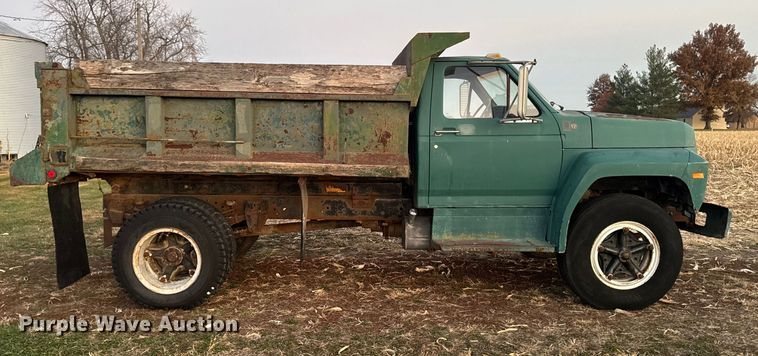 image for item EA2093 1980 Ford F700 dump truck