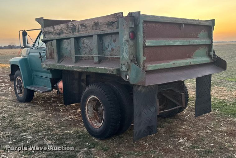 image for item EA2093 1980 Ford F700 dump truck