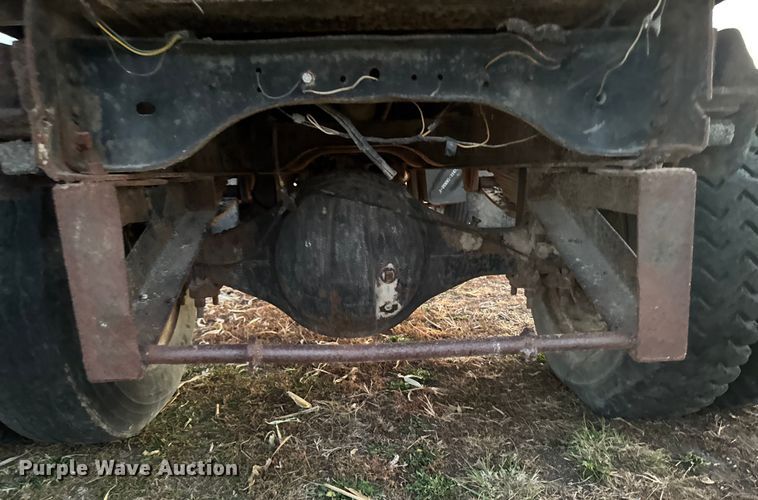 image for item EA2093 1980 Ford F700 dump truck