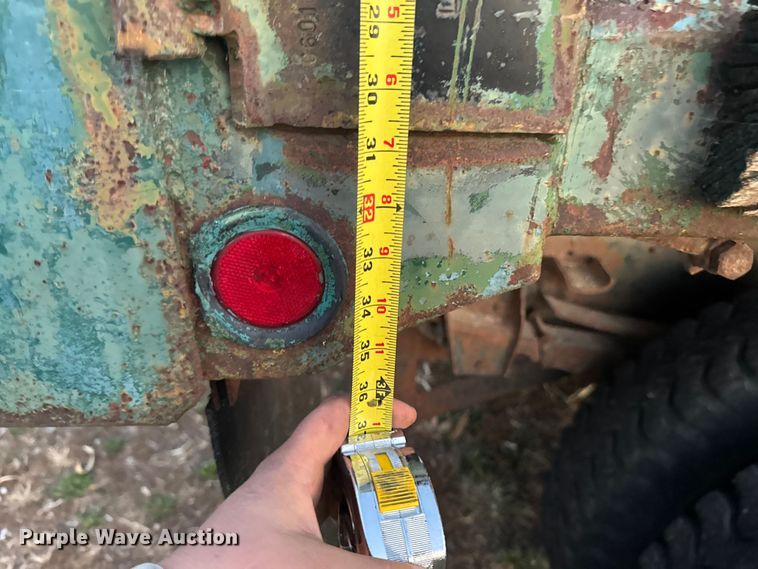 image for item EA2093 1980 Ford F700 dump truck