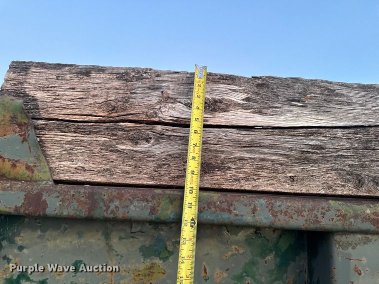 image for item EA2093 1980 Ford F700 dump truck