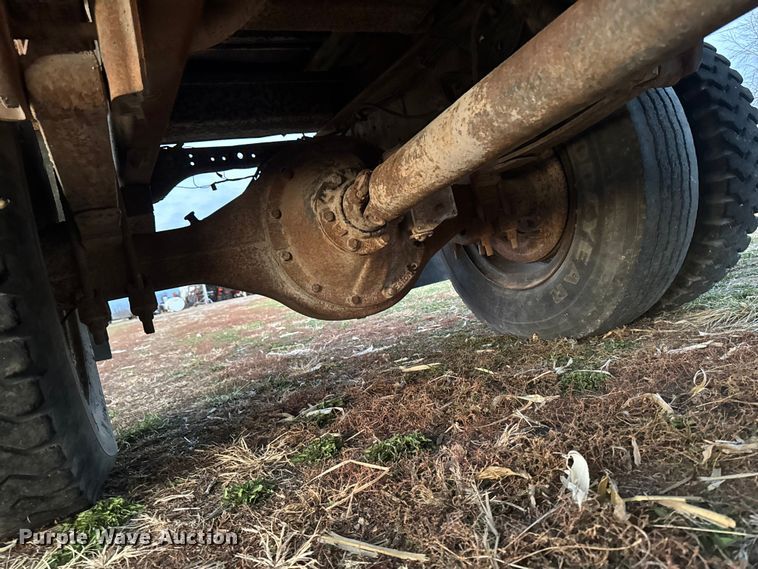 image for item EA2093 1980 Ford F700 dump truck