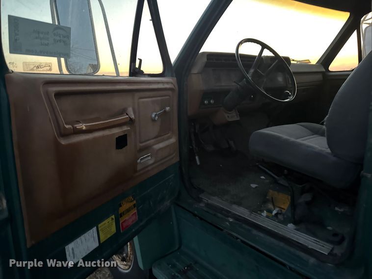 image for item EA2093 1980 Ford F700 dump truck