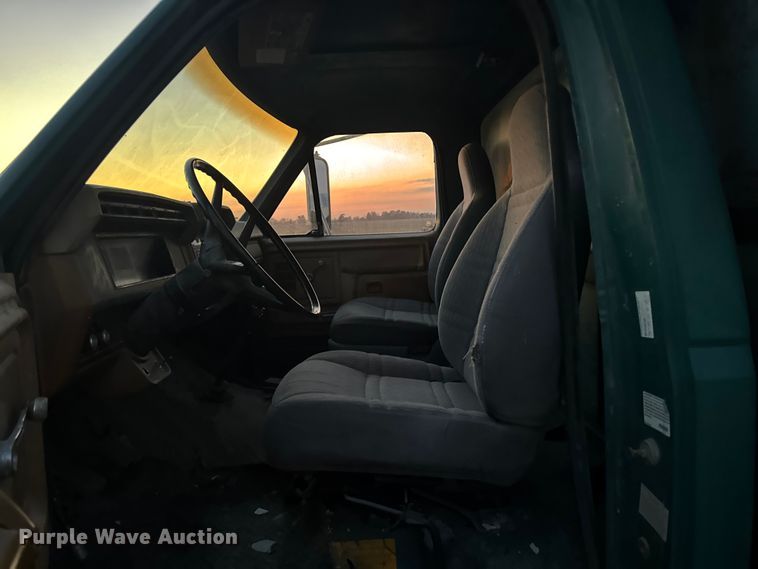 image for item EA2093 1980 Ford F700 dump truck