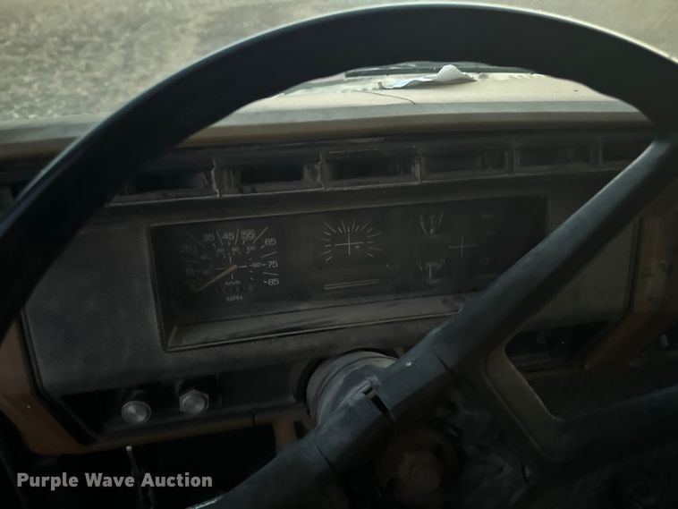 image for item EA2093 1980 Ford F700 dump truck