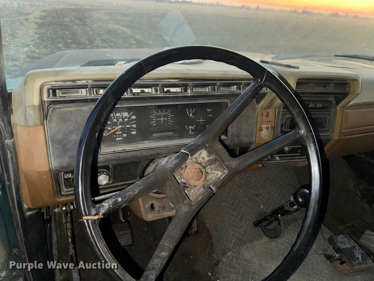 image for item EA2093 1980 Ford F700 dump truck