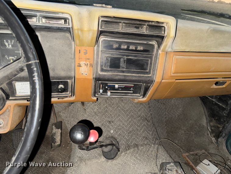 image for item EA2093 1980 Ford F700 dump truck