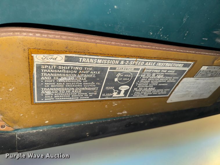 image for item EA2093 1980 Ford F700 dump truck