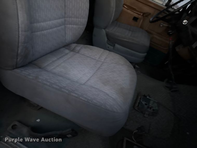 image for item EA2093 1980 Ford F700 dump truck