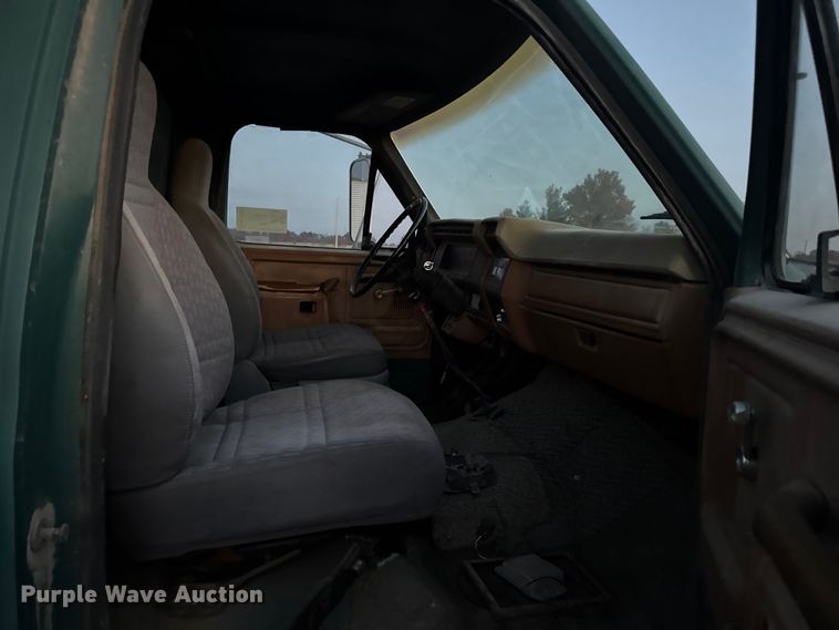 image for item EA2093 1980 Ford F700 dump truck