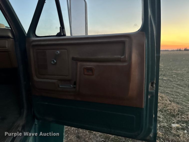 image for item EA2093 1980 Ford F700 dump truck