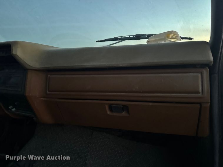 image for item EA2093 1980 Ford F700 dump truck