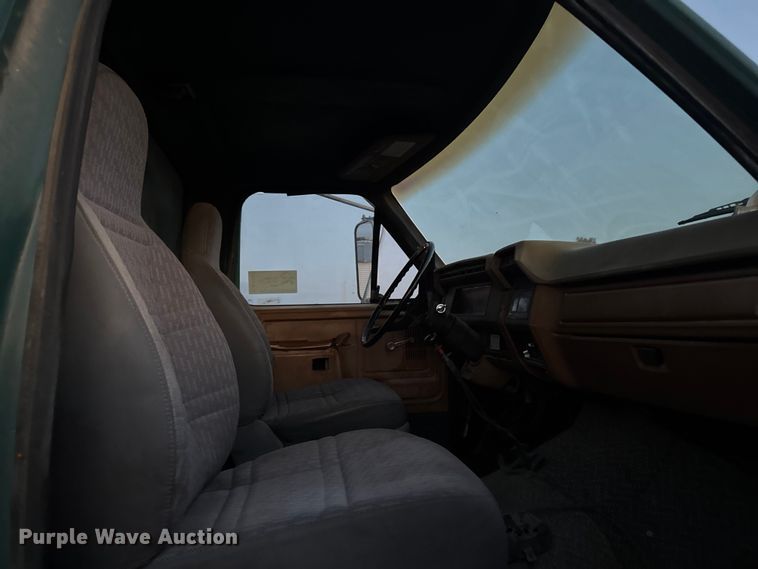 image for item EA2093 1980 Ford F700 dump truck