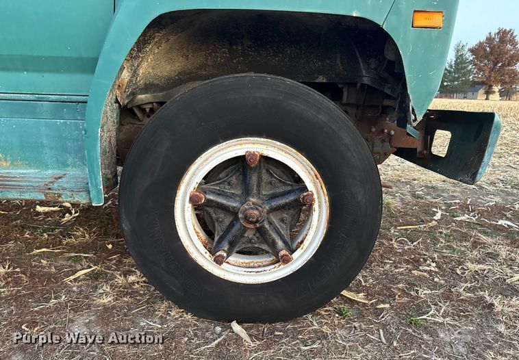 image for item EA2093 1980 Ford F700 dump truck