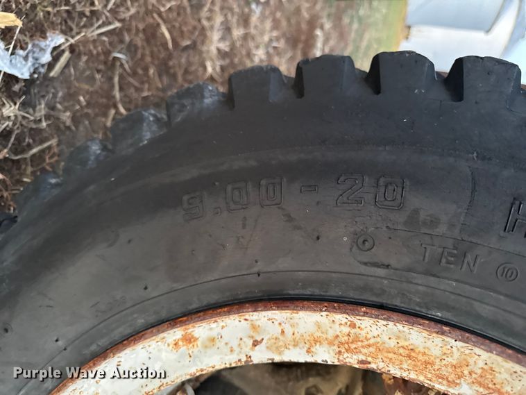 image for item EA2093 1980 Ford F700 dump truck