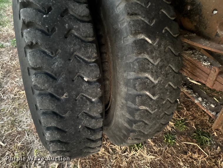 image for item EA2093 1980 Ford F700 dump truck