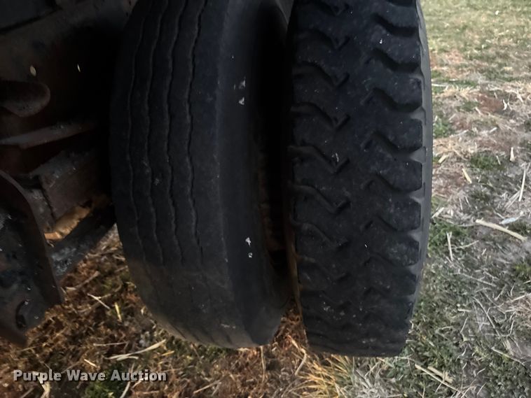 image for item EA2093 1980 Ford F700 dump truck