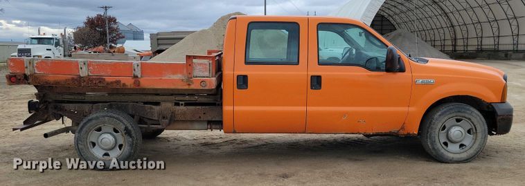 image for item EA2728 2005 Ford F250 Super Duty Crew Cab dump bed pickup truck