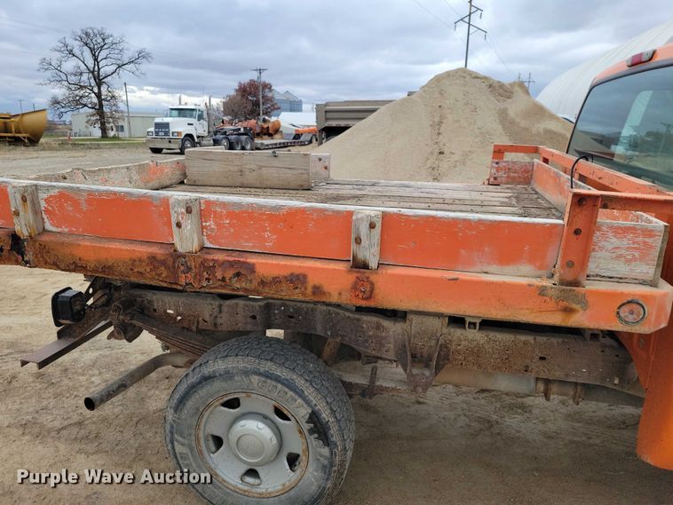 image for item EA2728 2005 Ford F250 Super Duty Crew Cab dump bed pickup truck